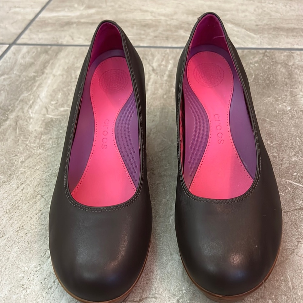 New without box, bought online, too tight for my D width feet